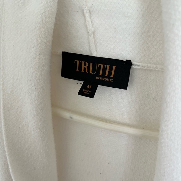 White Women’s Long Coat - Picture 3 of 6